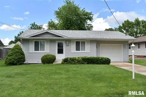 1257 E Locust St, Canton, IL 61520 photo 1