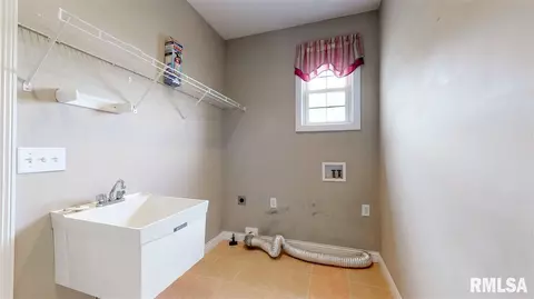 5121 S Cameron Ln, Mapleton, IL 61547 photo 10