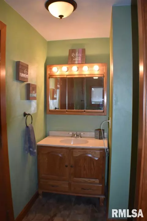 519 E Ash St, Canton, IL 61520 photo 28