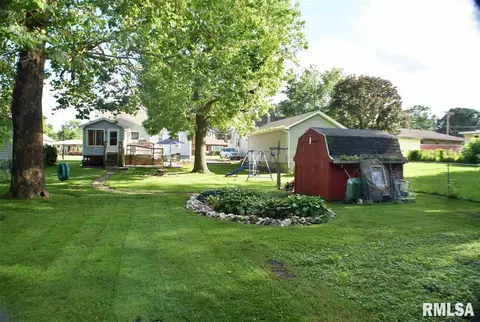 519 E Ash St, Canton, IL 61520 photo 4