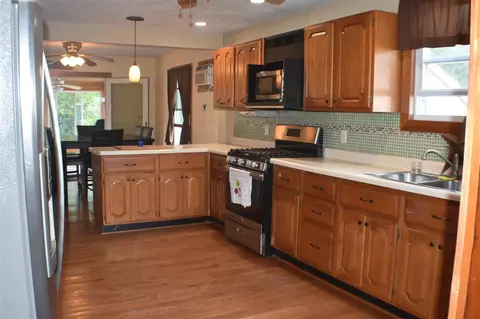 519 E Ash St, Canton, IL 61520 photo 7