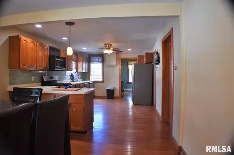519 E Ash St, Canton, IL 61520 photo 13