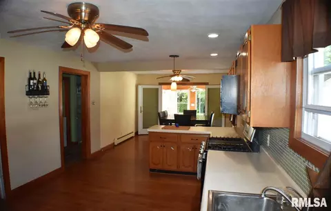 519 E Ash St, Canton, IL 61520 photo 14