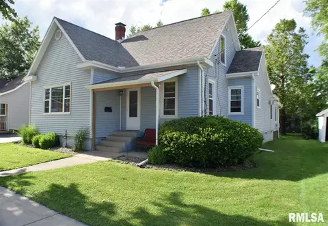 519 E Ash St, Canton, IL 61520 photo 1