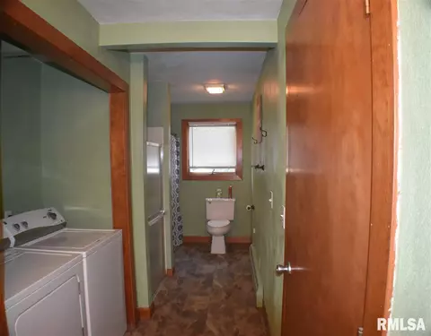519 E Ash St, Canton, IL 61520 photo 29