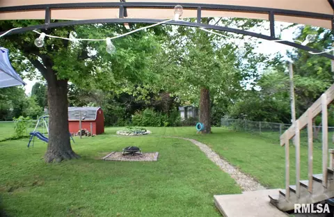 519 E Ash St, Canton, IL 61520 photo 5