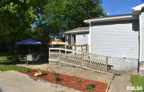 519 E Ash St, Canton, IL 61520 photo 6
