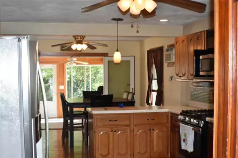 519 E Ash St, Canton, IL 61520 photo 9