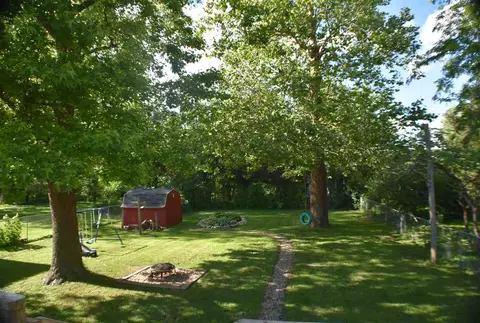 519 E Ash St, Canton, IL 61520 photo 2