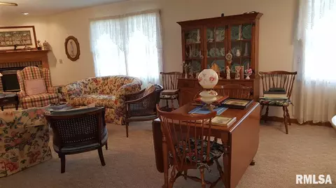 345 S Main St, Canton, IL 61520 photo 15