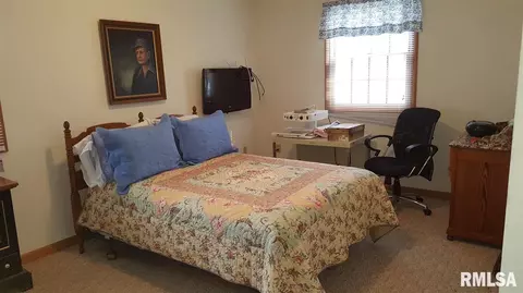 345 S Main St, Canton, IL 61520 photo 26