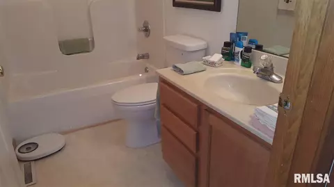 345 S Main St, Canton, IL 61520 photo 28