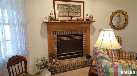 345 S Main St, Canton, IL 61520 photo 13