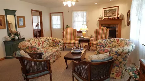 345 S Main St, Canton, IL 61520 photo 9