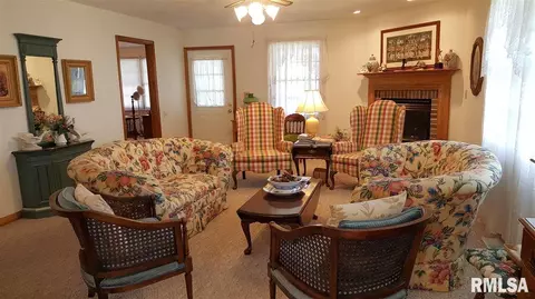 345 S Main St, Canton, IL 61520 photo 11