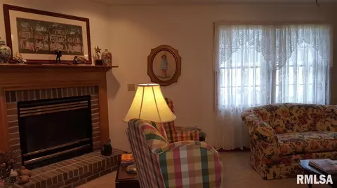345 S Main St, Canton, IL 61520 photo 12