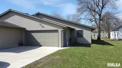345 S Main St, Canton, IL 61520 photo 3