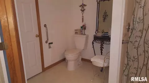 345 S Main St, Canton, IL 61520 photo 24