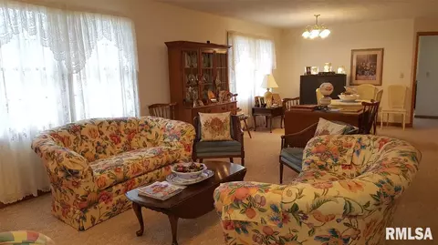 345 S Main St, Canton, IL 61520 photo 10