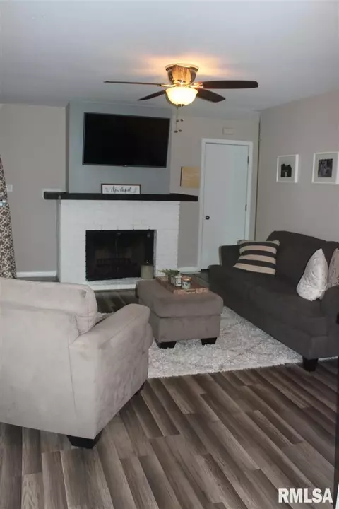 851 W Chase St, Macomb, IL 61455 photo 8