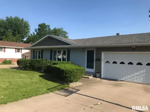 851 W Chase St, Macomb, IL 61455 photo 2