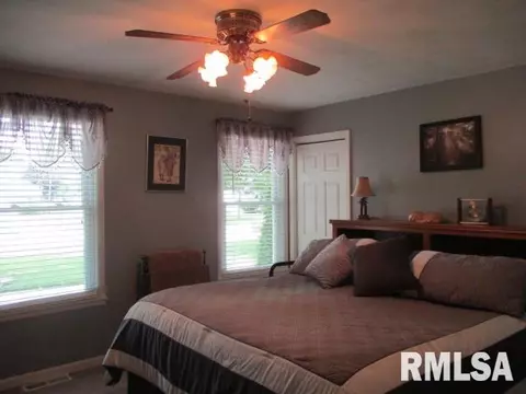 512 Main St, Henry, IL 61537 photo 9