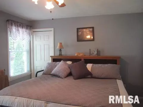512 Main St, Henry, IL 61537 photo 8