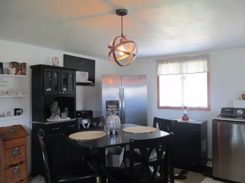 512 Main St, Henry, IL 61537 photo 3