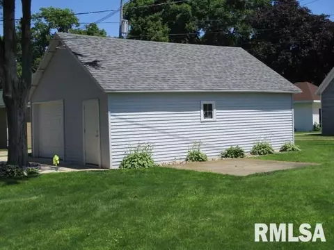 512 Main St, Henry, IL 61537 photo 2