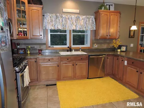 1201 Stacy Ln, Macomb, IL 61455 photo 12