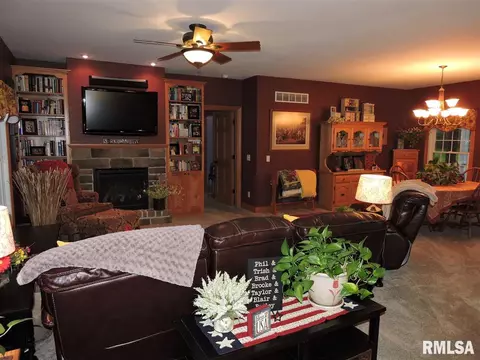 1201 Stacy Ln, Macomb, IL 61455 photo 8