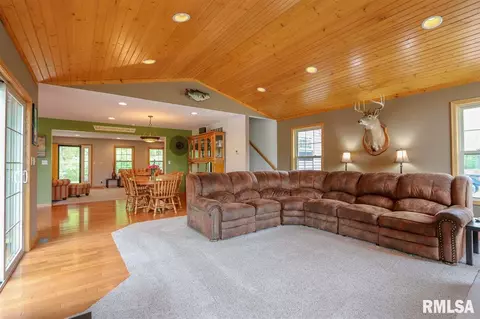 842 Banta Rd, Metamora, IL 61548 photo 8