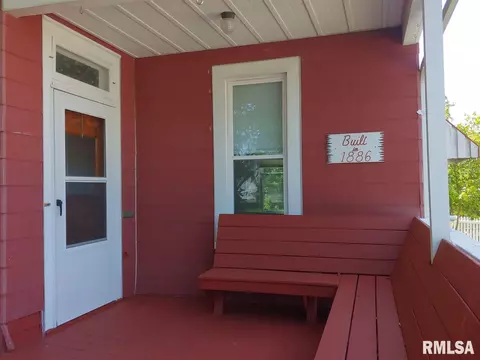 447 Walling Ct, Canton, IL 61520 photo 3
