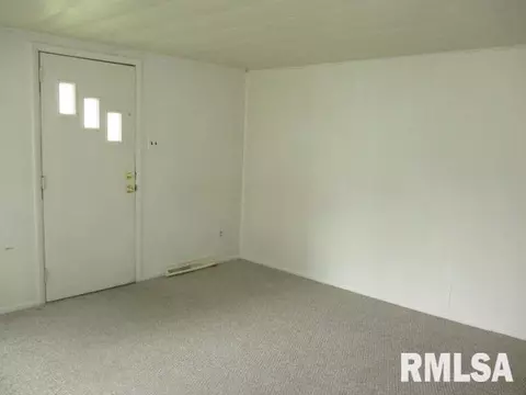 1027 E Oak St, Macomb, IL 61455 photo 4