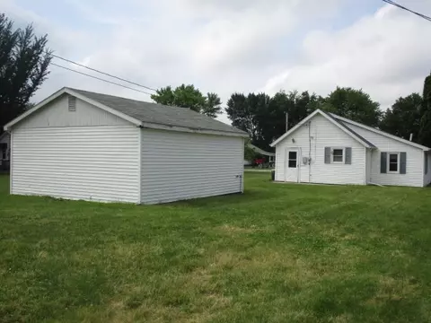 1027 E Oak St, Macomb, IL 61455 photo 11
