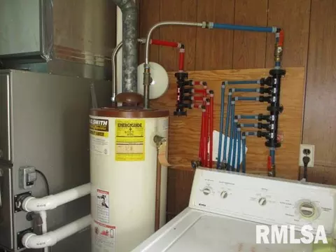 1027 E Oak St, Macomb, IL 61455 photo 9