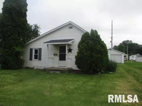 1027 E Oak St, Macomb, IL 61455 photo 1