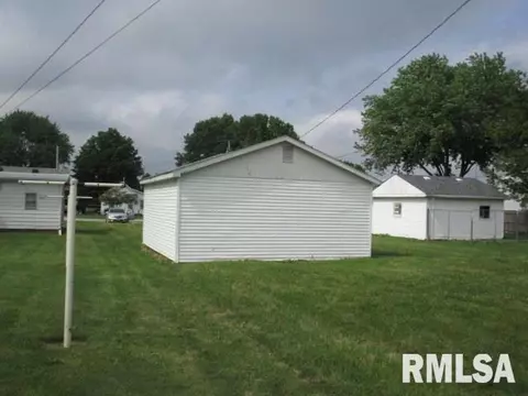 1027 E Oak St, Macomb, IL 61455 photo 12