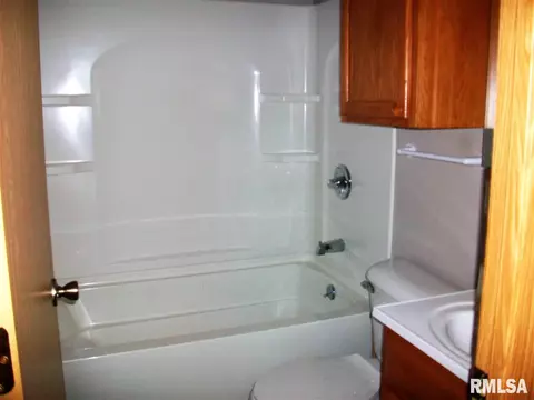 345 Iris Ct, Canton, IL 61520 photo 16