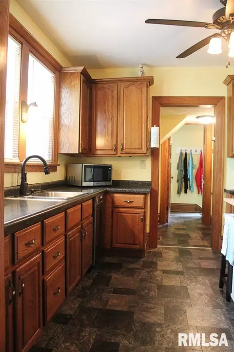 518 N Main St, Eureka, IL 61530 photo 12