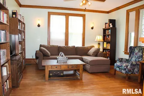 518 N Main St, Eureka, IL 61530 photo 9