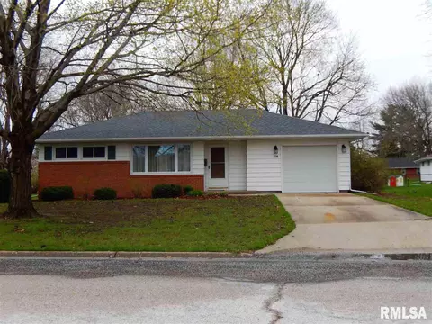 838 Madelyn Ave, Macomb, IL 61455 photo 2