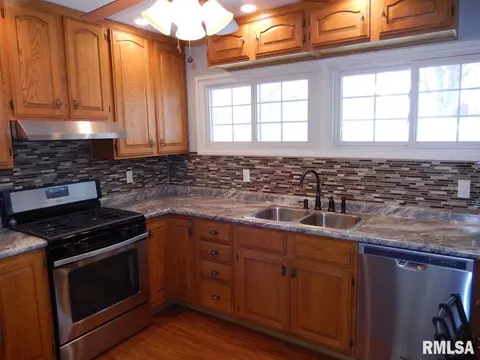 838 Madelyn Ave, Macomb, IL 61455 photo 7
