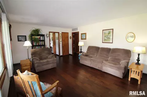 708 W Front St, Roanoke, IL 61561 photo 3