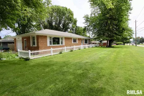 708 W Front St, Roanoke, IL 61561 photo 1