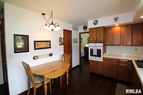 708 W Front St, Roanoke, IL 61561 photo 8