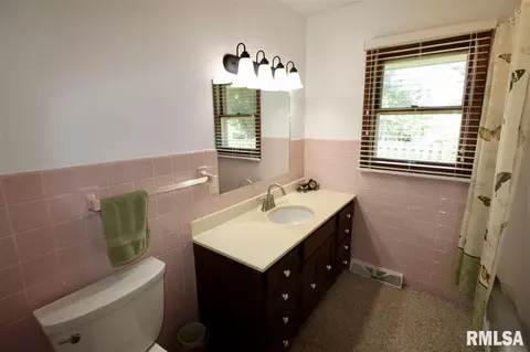708 W Front St, Roanoke, IL 61561 photo 12