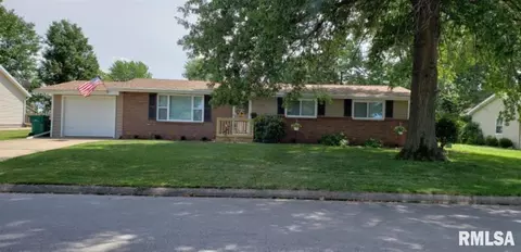 1267 Rebecca Ln, Macomb, IL 61455 photo 1