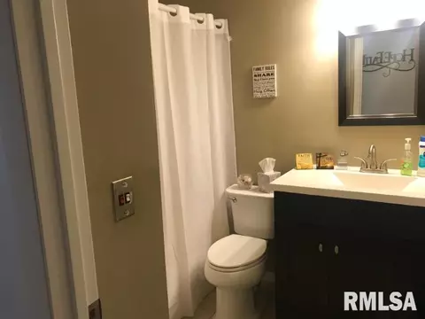1607 S Madison St, Macomb, IL 61455 photo 10