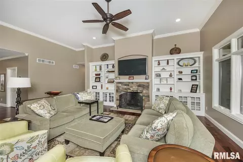 1818 Rustic Oak Dr, Washington, IL 61571 photo 8